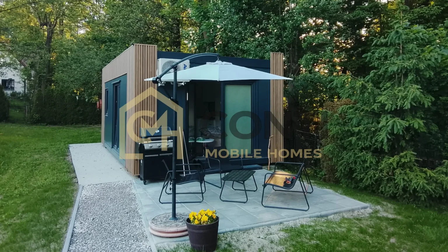 Kontener mieszkalny 35 m² z dużymi przeszkleniami