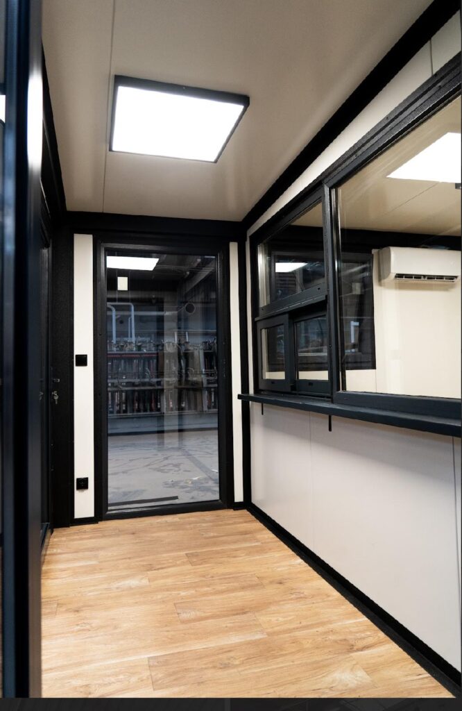 Kontener 7x3 z zapleczem socjalnym i klimatyzacją (3)