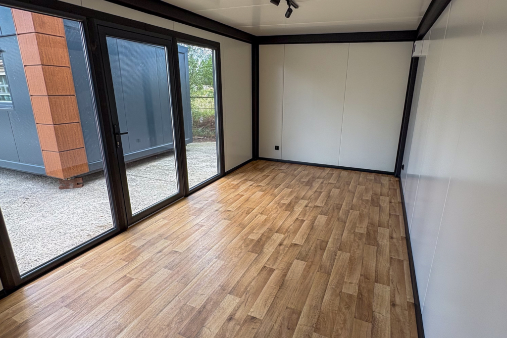 Kontener Biurowy 6x3 Powierzchnia użytkowa 18,00 m² Dostępny od ręki (1)