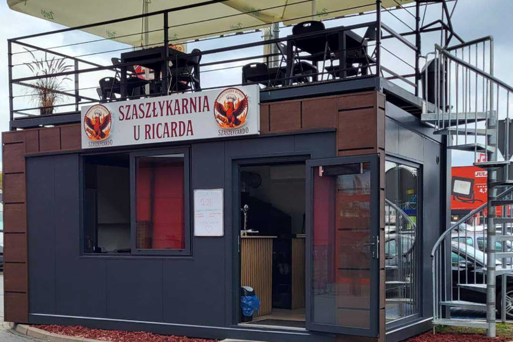kontener gastronomiczny z tarasem na dachu (5)